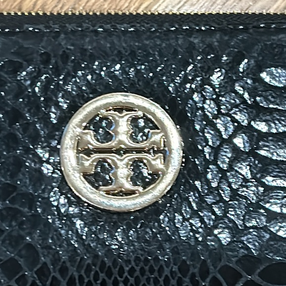 - Tory Burch// zip continental wallet - Picture 2 of 5